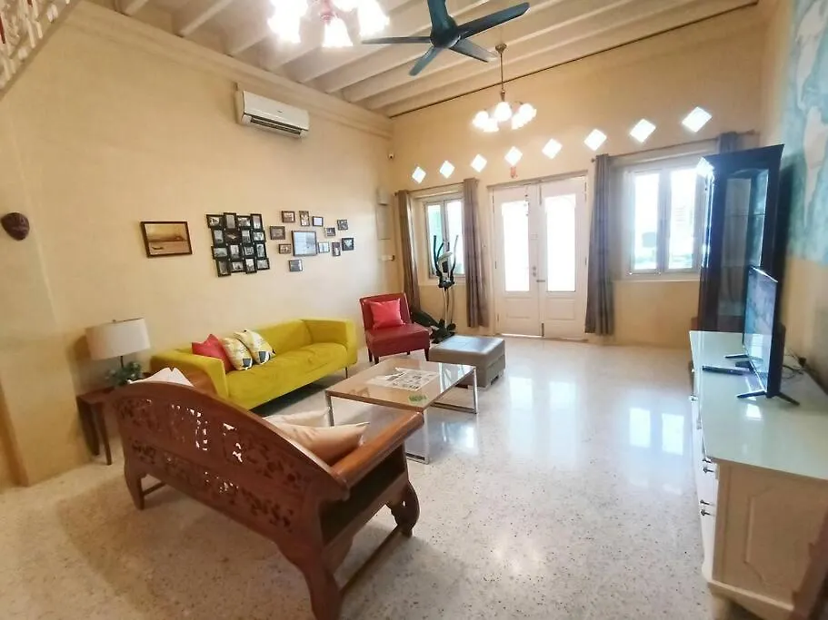 Cheerful 6Br Town House @ Geortown For 5-14Pax By Cohans George Town 0*,