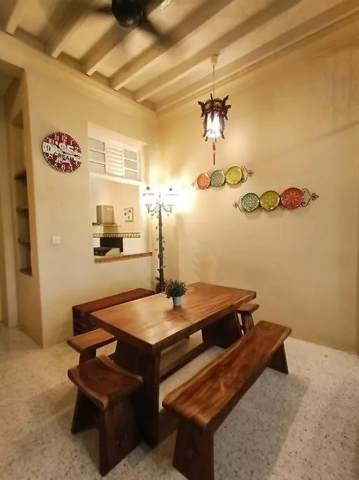 Cheerful 6Br Town House @ Geortown For 5-14Pax By Cohans George Town 0*,